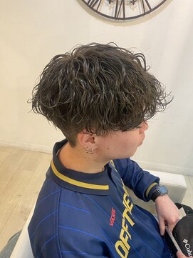 ヘアアンドスパリリィ(LiLiy) 波巻きフェザーパーマ