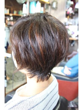 オーバーキャプテンネイキッド(OVER CAPTAIN NAKED) 骨格補正ボリュームメリハリショート＋ラインカラー