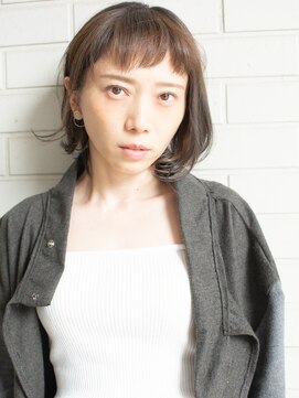 ノイン(noine) 組み合わせるアクセサリー次第ではグッと見違える。