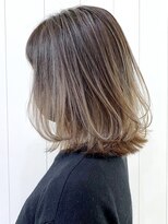 アイティーバイアルバム 八王子店(IT by ALBUM) ハイライトグラデーションミディ_ホワイトアッシュ_ba320791