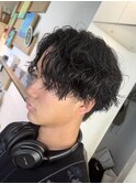センターパートツイストスパイラルパーマツーブロックメンズヘア
