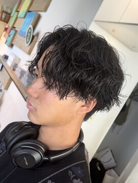 フィフス トウキョウ (fifth TOKYO) センターパートツイストスパイラルパーマツーブロックメンズヘア