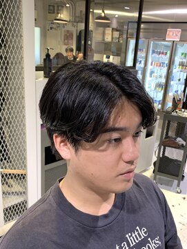 フランクスバーバーザスタンド(Frank’s barber the stand) センターパートツーブロックニュアンスパーマベリーショートF