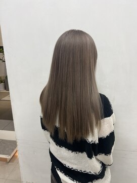 トータルビューティ ジェム バイ ヘアタイム(TOTAL BEAUTY gem by HAIR TIME) グレージュ　ミルクティーグレージュ　シルバー