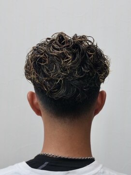 アストロ(ASTRO) 一宮ハイライト×スパイラルパーマ×フェードおしゃれ感王道人気