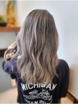 サーティーン(THIRTEEN) 【VeganブリーチとVeganカラー】地毛ハイライトでダメージ軽減！