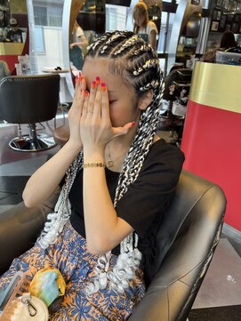 グリッツ (GLITZ) コーンロウブレイズ横浜石川町駅徒歩30秒!