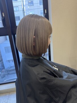 シカ 神戸三宮元町店(Cica) グレージュ ミルクティー ボブ ブリーチ ハイトーン 三宮 元町