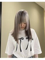 フィラ(FYRA) white blond × ash brown 2section color.