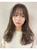 セミロングレイヤー×春ベージュカラー