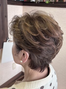 立体感小顔ひし形ショートボブ×ナチュラルベージュ艶カラー