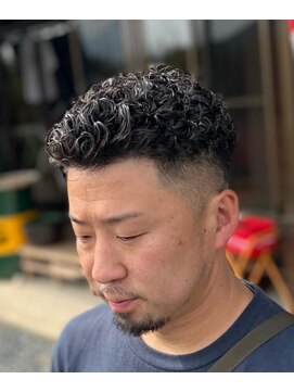 ピシャッとニ代目銀二郎 カーリーパーマ【広島/理容室/古民家バーバー二代目銀二郎】