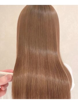 ユッタリバイリル(yuttari by RIRE) ブリーチ／インナーカラー/ハイライト／縮毛矯正／白髪ぼかし