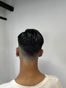 イッヒ 茅ヶ崎(IHHI) ベリーショート/スキンフェード/バーバー/メンズ眉毛カット