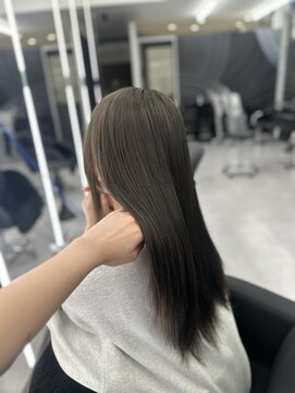 アルドーレ(Ardore) 暗めグレージュカラー