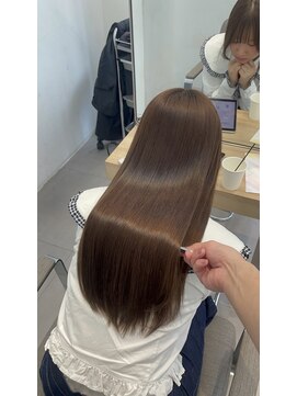 エラ(Ella) 髪質改善トリートメントで柔ツヤ美髪へ