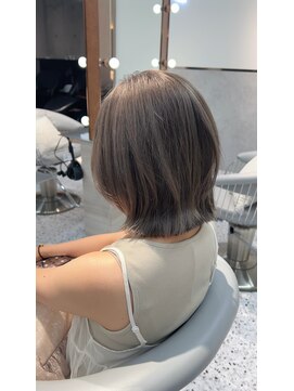 ロール 博多(Role) グレージュ/ブリーチカラー/グレー/レイヤーボブ