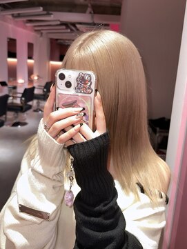 ダズリングディア(Dazzling Deer) ミルクティベージュ/ミディアム/ストレート/ハイトーン