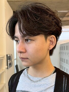 フィフス(fifth) 原宿フェザーショートメンズカットセンターパートウルフ刈り上げ