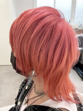 ルネラトーキョー(RUNERA TOKYO) レッドカラー赤系カラーウルフカット顔まわりレイヤー