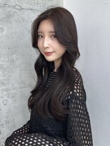 ディーエックス スリー(Dxxxx III)&nbsp;・上品さ溢れる・王道ヨシンモリ 巻きフェミニンロング TOMOKI