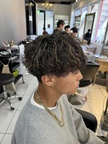 アイズ 海老名(AIZU)&nbsp;波巻きツイストスパイラルパーマ　メンズパーマ　金メッシュ