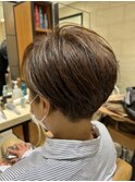 えりあしスッキリ丸みショートヘア40代50代60代