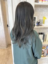 キャアリー(Caary)&nbsp;福山市Caaryコテ巻きロングヘア透明感グレージュイルミナ艶髪