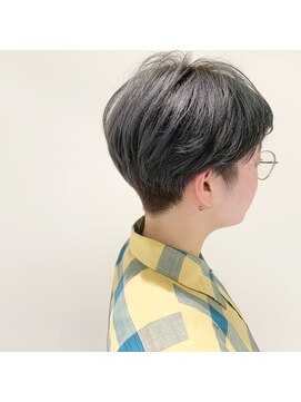 デフィー(DEFY) 刈り上げしたすっきりショートヘア