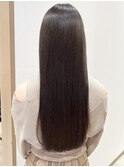 ナチュラルな質感のストレート
