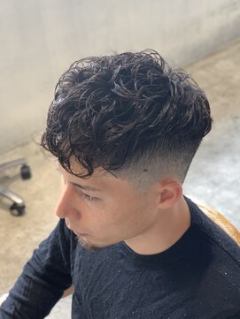 ハングアウト(Hangout) バーバースタイル/フェードカット/スペインカール/刈り上げ