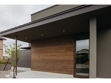 バイザサロン(by The salon)の雰囲気（駐車場は店舗前の2台となります。）