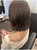 切りっぱなしボブ&巻き髪スタイル
