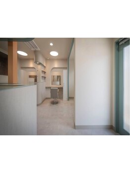 土台となる頭皮から健康にし、美を追求＊マンツーマン施術で、大人女性に人気の少人数制サロン◇