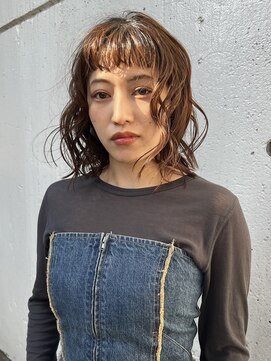 ミディアムパーマにブラウンカラー