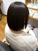 ミツバ(3tuba)&nbsp;暗髪グレージュ ぱつっとボブ ダークカラー 髪質改善