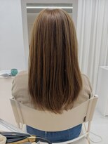 ソッチ(sotti.)&nbsp;レイヤースタイルにダブルカラーの透明感beige