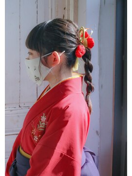 ホワイトルーム(White Room) ポニーテールのツイストアレンジ♪