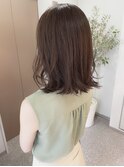 柔らかなミディアムボブヘア