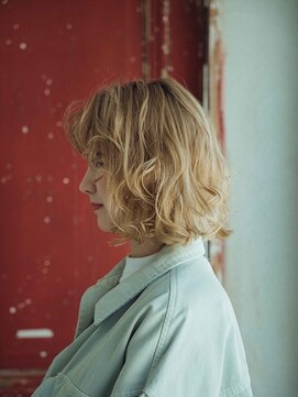 カラーサロンビスカリア 相模原エリア 淵野辺駅店(Color salon Biscaria) 外国人風ゆるふわボブ