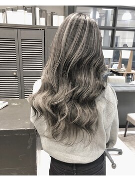 ジゼル(GiseL) 【GiseL】シルバーハイライト　バレイヤージュ/ダブルカラー