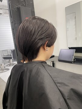 ココ 本八幡(KOKO) 黒髪クラゲヘアーオリーブグレー小顔ココアベージュショート