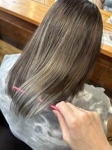 ララ(LALA) グレージュ、白髪ぼかし、ケアブリーチ、ハイライト