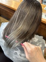 ララ(LALA) グレージュ、白髪ぼかし、ケアブリーチ、ハイライト