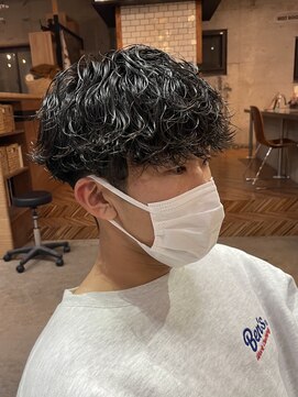 モーブ(MAUVE) 波巻きツイストスパイラルパーマメンズマッシュ