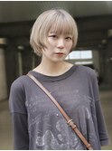 2色のbeigeとface layerなshort bob