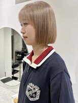 ラミエバイメルト 下北沢(lamie by melt)&nbsp;プツッとミニボブ小顔顔周りサイドバングホワイトベージュ透明感