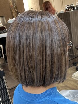 アルターリール(aL ter Rire) イメチェン/ホワイトブロンド/外ハネボブ/美髪/ワイドバング