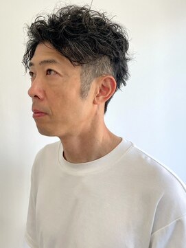 ニュアンスパーマ ツーブロック アップバング 40代