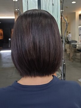 シュシュ(chou＊chou) 20代30代40代/縮毛矯正/ストレート/耳かけショートボブ/大人女性